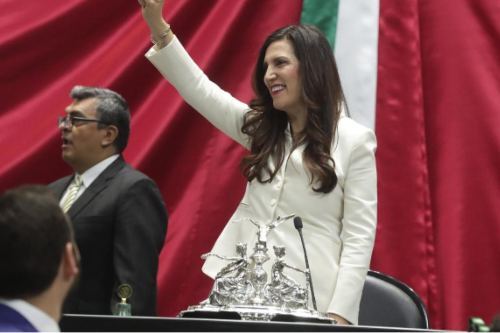 Kenia López Rabadán preside la Cámara: ¿consenso o concesión?
